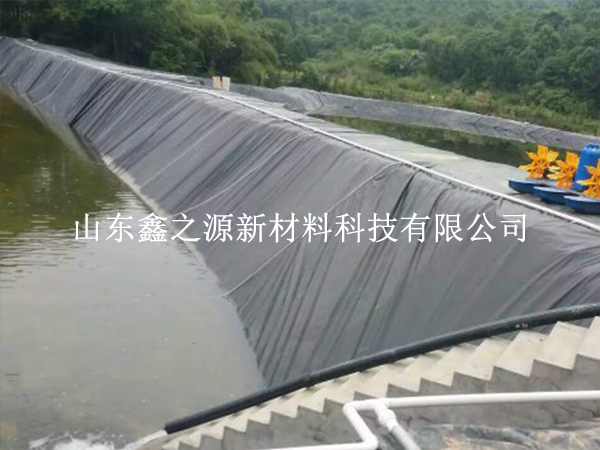 問：魚塘養(yǎng)殖防滲膜的周圍可以貼瓷磚嗎？