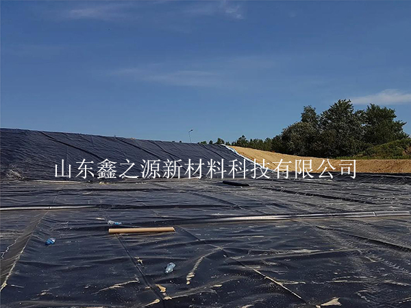 養(yǎng)殖新紀(jì)元：防滲膜覆土的綠色妙用，繪就生態(tài)養(yǎng)殖新畫卷